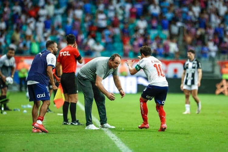 Jogador do Tricolor comemora gol de pênalti nos acréscimos da partida. Reprodução: Globo